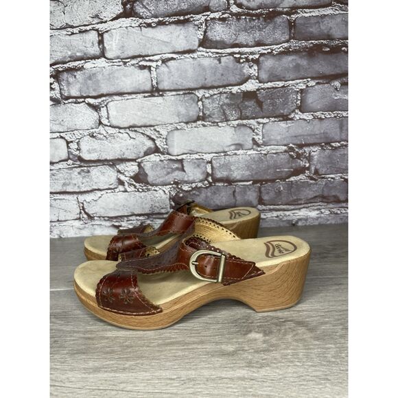 Dansko Sapphire Brown Leather Lacy Cutout Slides Sandals Women’s Sz 39EU/8.5M US - Picture 9 of 16